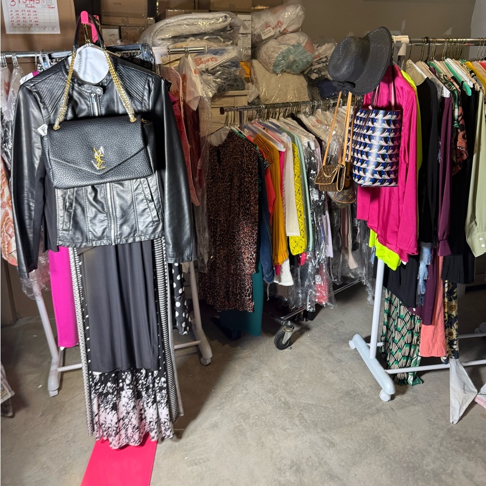 20 piece bundle clothes liquidation size S, L, M, XL, Final sale